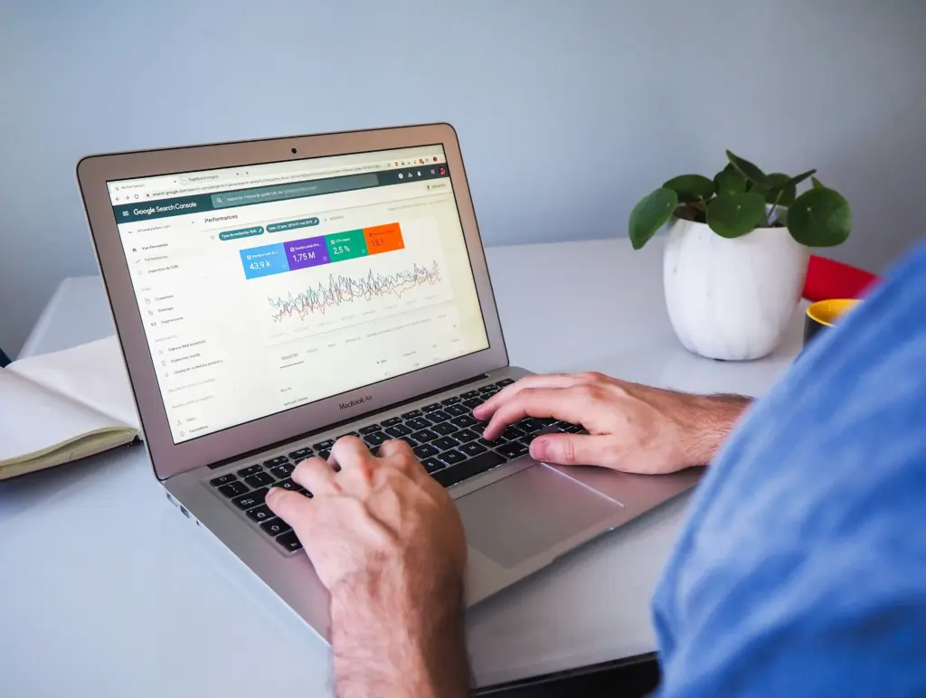 Tworzenie stron internetowych a analiza wyników SEO w Google Search Console